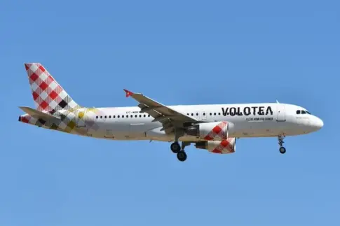 Facua considera ilegal la subida de precio de billetes de avión ya comprados por el combustible