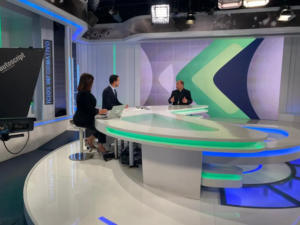 Eloy Santiago obispo de la Diócesis Nivariense, entrevistado en el Telenoticias 2 con motivo de la visita del Papa a Canarias