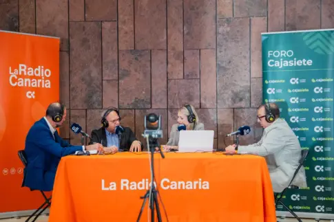 El Foro Cajasiete aborda la incertidumbre del combustible y su impacto en la conectividad de Canarias