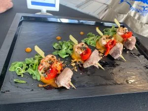 La IV Feria del Bonito y del Atún ha comenzado este sábado con el tradicional ronqueo de un ejemplar de 260 kilos capturado por pescadores de la localidad