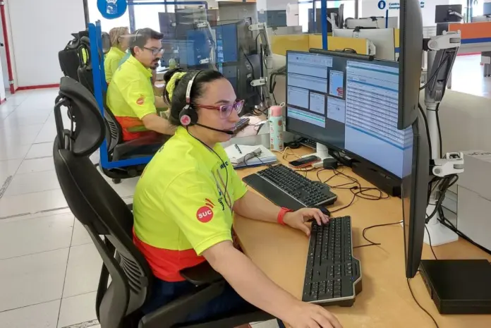 os heridos se quedaron encerrados con las puertas bloqueadas en el interior del vehículo, por lo que fueron liberados por Bomberos de Tenerife