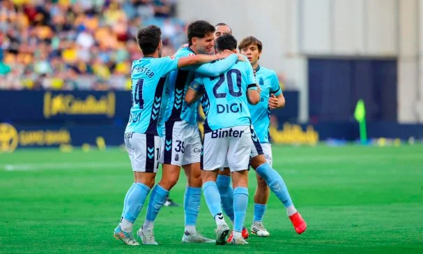 Celebración de uno de los dos goles de Kirian que le dan la victoria a la UD Las Palmas en su choque frente al Cádiz / UD Las Palmas