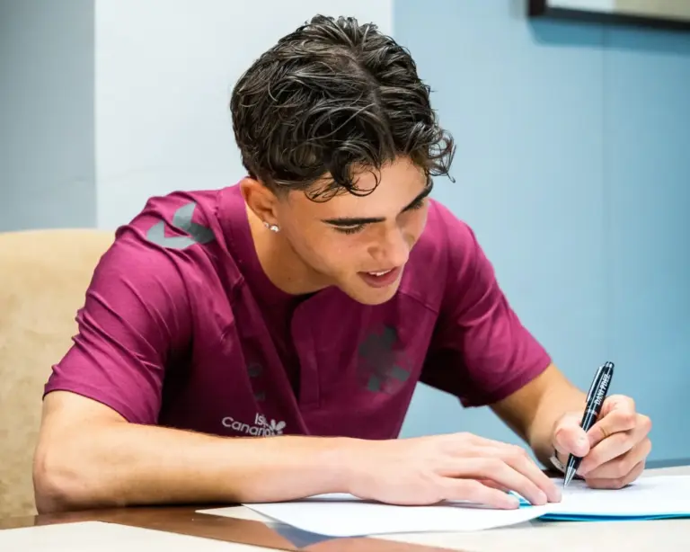 Dani Fernández se queda en el CD Tenerife hasta 2029