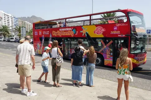 La guagua turística de Santa Cruz de Tenerife ofrecerá viajes gratuitos para residentes en Semana Santa