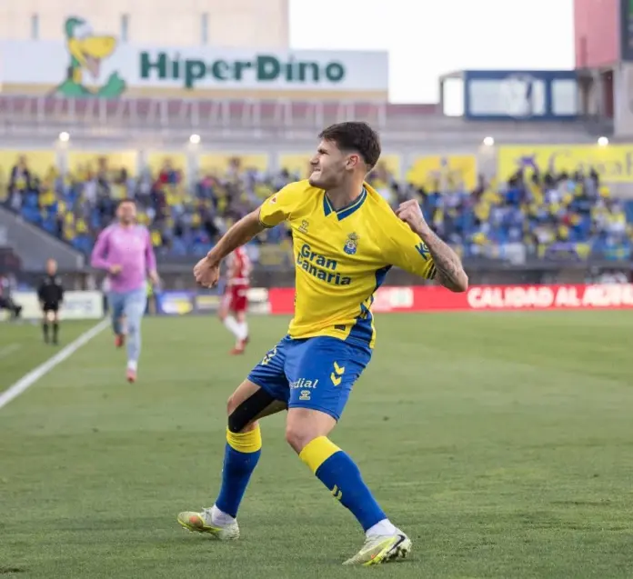 La UD Las Palmas mantiene el pulso tras ganar al Granada CF