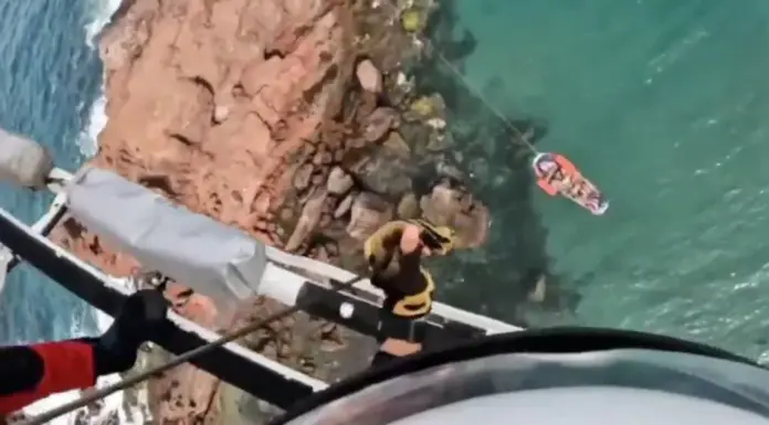 Rescatan a un pescador con problemas de salud en una zona de difícil acceso en Ingenio