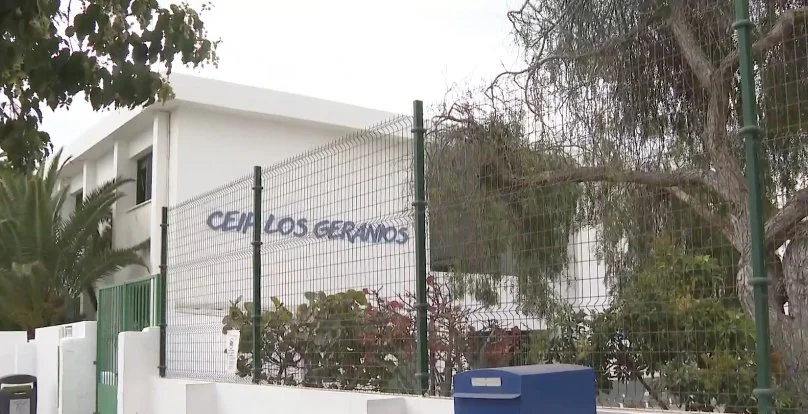 Incendian un aula y causan graves destrozos en el CEIP Los Geranios