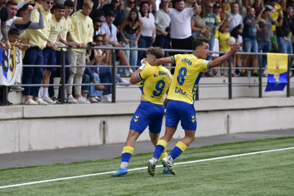 Las Palmas Atlético consigue una importante victoria para su permanencia en la categoría frente al Orihuela CF / UD Las Palmas