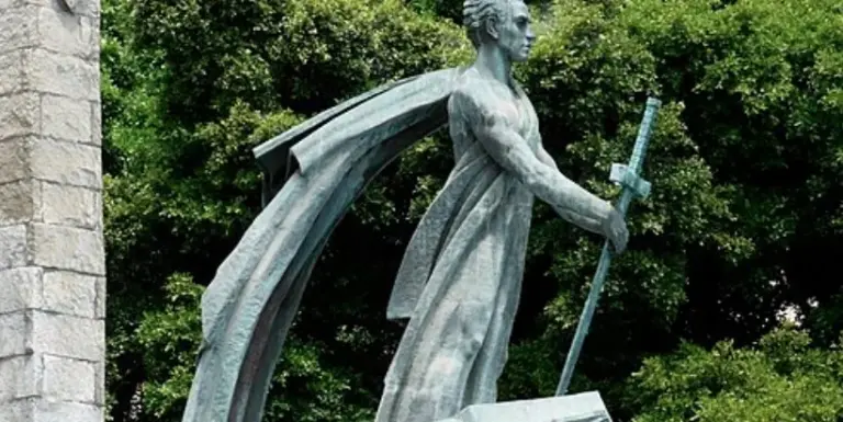 Un informe técnico del Gobierno de Canarias se opone a declarar BIC el monumento a Franco de Santa Cruz de Tenerife