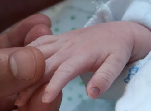 Más de 4.100 padres y madres disfrutan del permiso de nacimiento ampliado a 19 semanas en Canarias