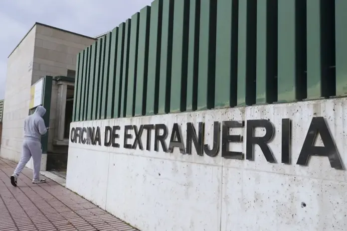 Oficina de Extranjería en Valladolid. EFE/ Nacho Gallego