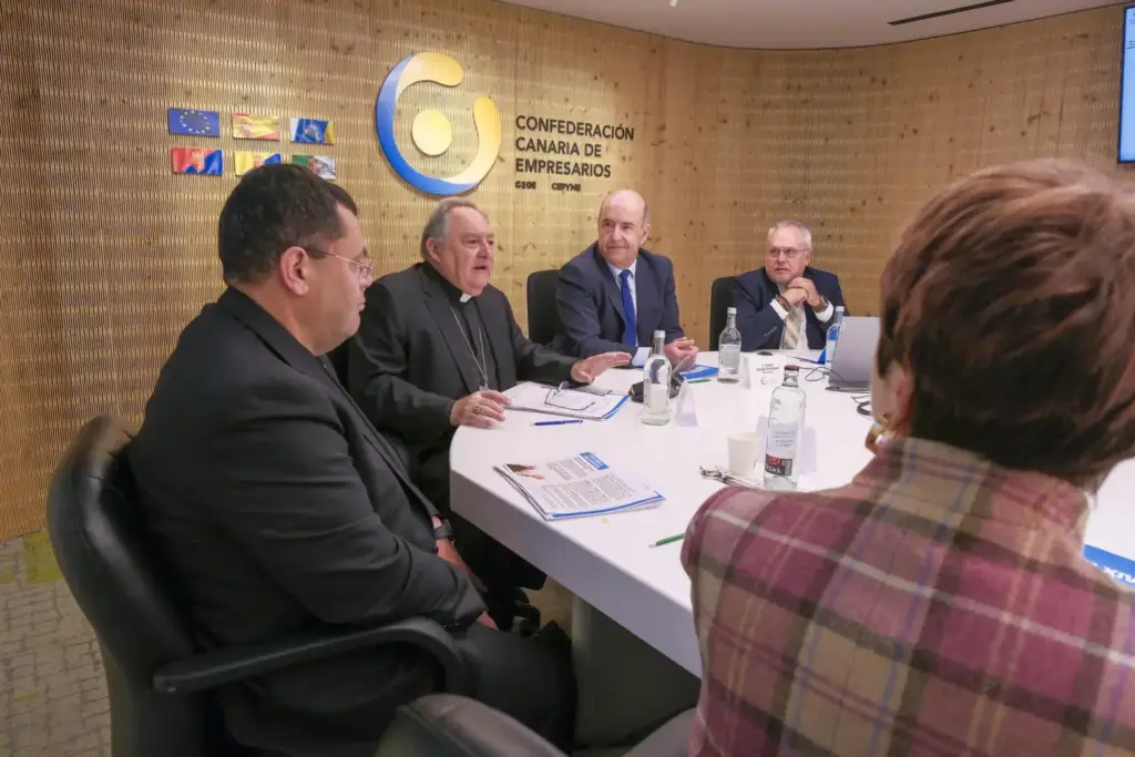 La patronal de Las Palmas compromete su colaboración con la visita del papa a Canarias