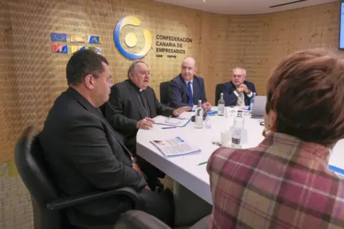 La patronal de Las Palmas compromete su colaboración con la visita del papa a Canarias