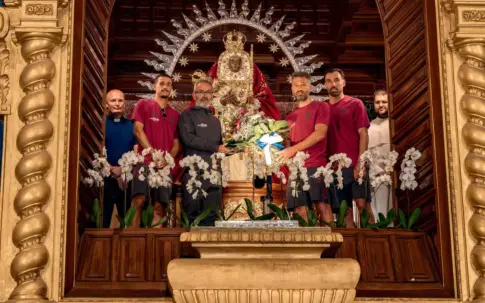 El CD Tenerife realiza una ofrenda a la Patrona de Canarias tras el ascenso a Segunda División