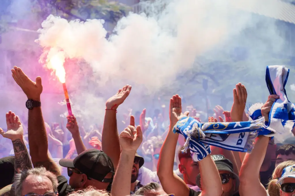 Aficionados del CD Tenerife celebran el ascenso EFE/ Ramón