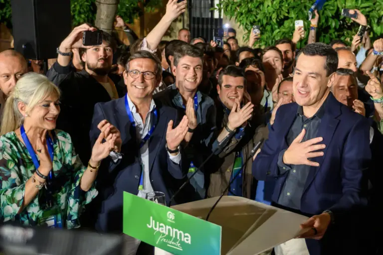 Elecciones Andalucía: el PP no revalida la mayoría absoluta y depende de Vox