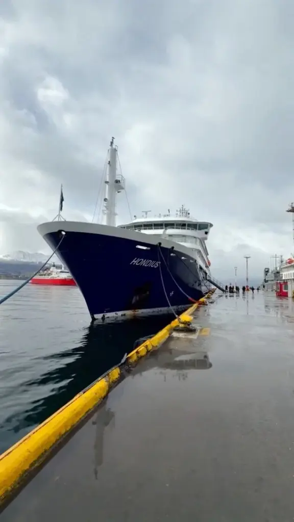 El crucero MV Hondius captado por uno de sus pasajeros