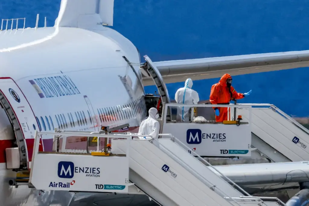 Pasajeros Hondius Aeropuerto Tenerife Sur