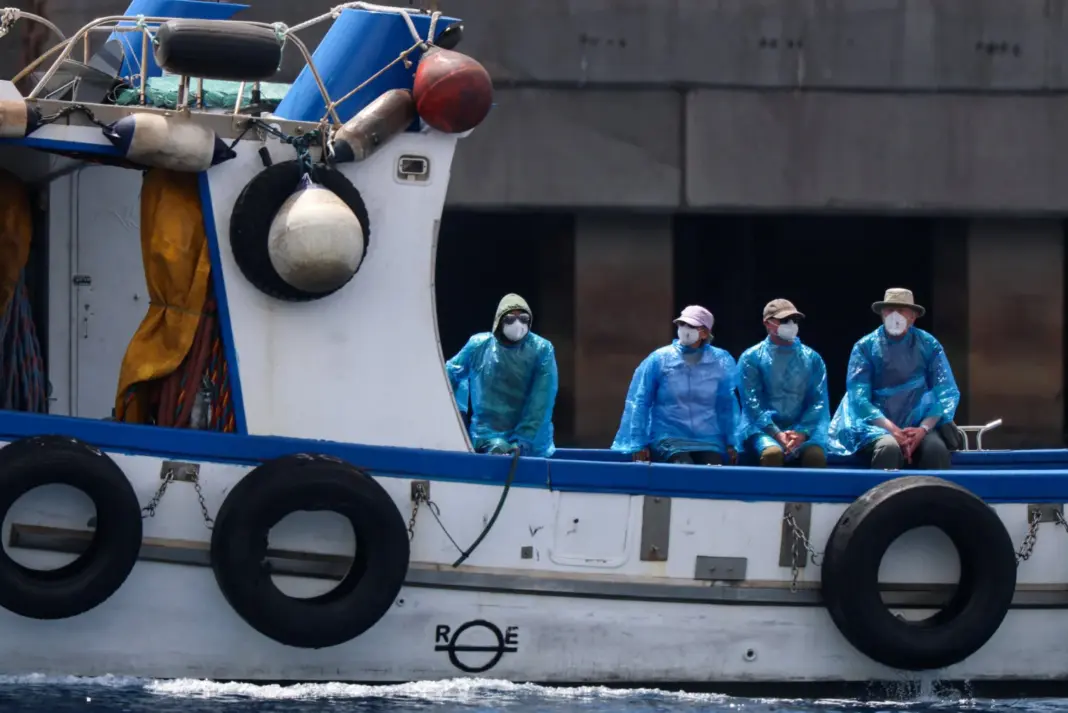 Operativo desembargo pasajeros Hondius. Reuters