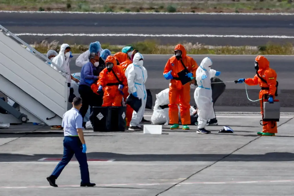 Operativo desembargo pasajeros Hondius. Reuters