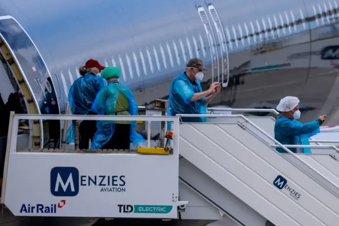 Operativo embarque en aviones Tenerife Sur. Reuters