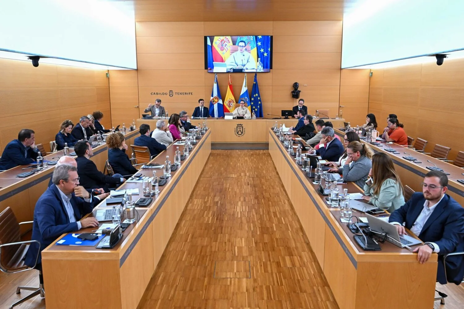 Tenerife articula un fondo para amortiguar el precio del combustible en sectores clave