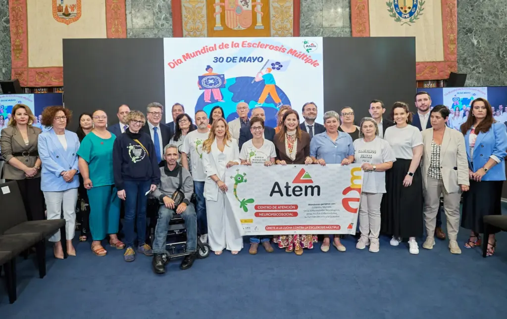 El Cabildo reafirma su compromiso con las personas con esclerosis múltiple y sus familias en la lectura del manifiesto por su Día Mundial