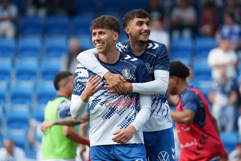 La plantilla del CD Tenerife celebran el ascenso EFE/ Ramón