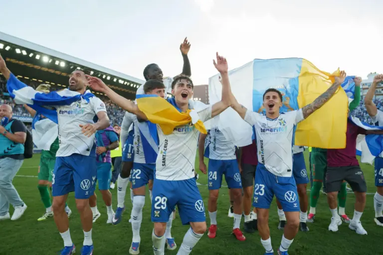 2-0 | El Heliodoro estalla de júbilo con un Tenerife de plata