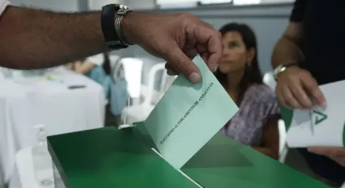La participación en Andalucía llega al 37,2 % a las 14:00 horas, sin incidentes destacados