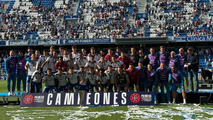 El CD Tenerife golea en casa al Pontevedra CF