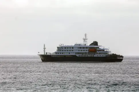 El MV Hondius llegará entre las 3:00 y las 5:00 de la madrugada a Tenerife, pero la evacuación se mantendrá por el día