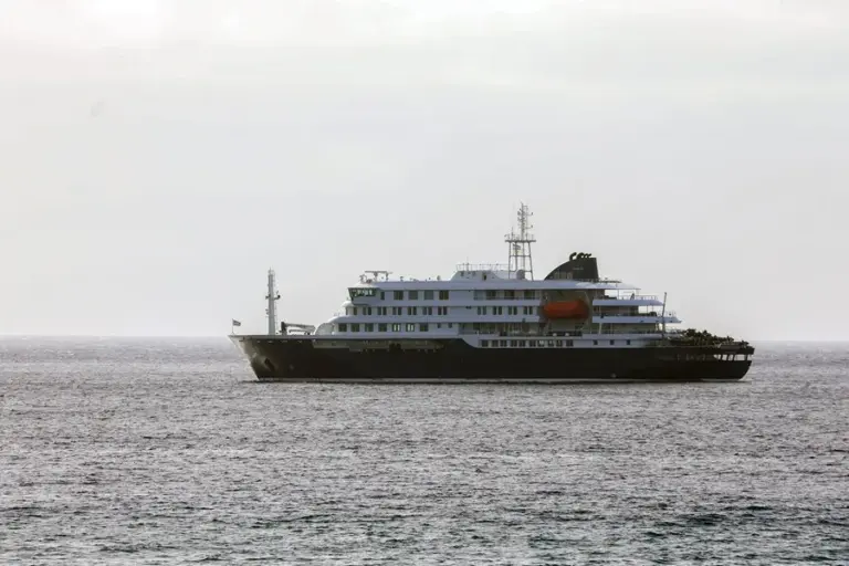 El MV Hondius llegará entre las 3:00 y las 5:00 de la madrugada a Tenerife, pero la evacuación se mantendrá por el día