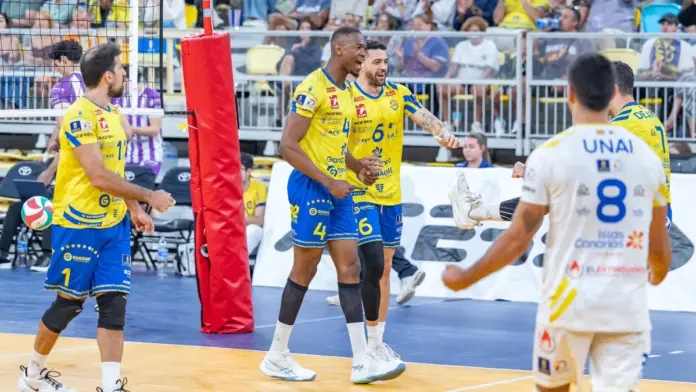 CV Guaguas golpea primero en la final por el título tras superar con claridad al CV Melilla