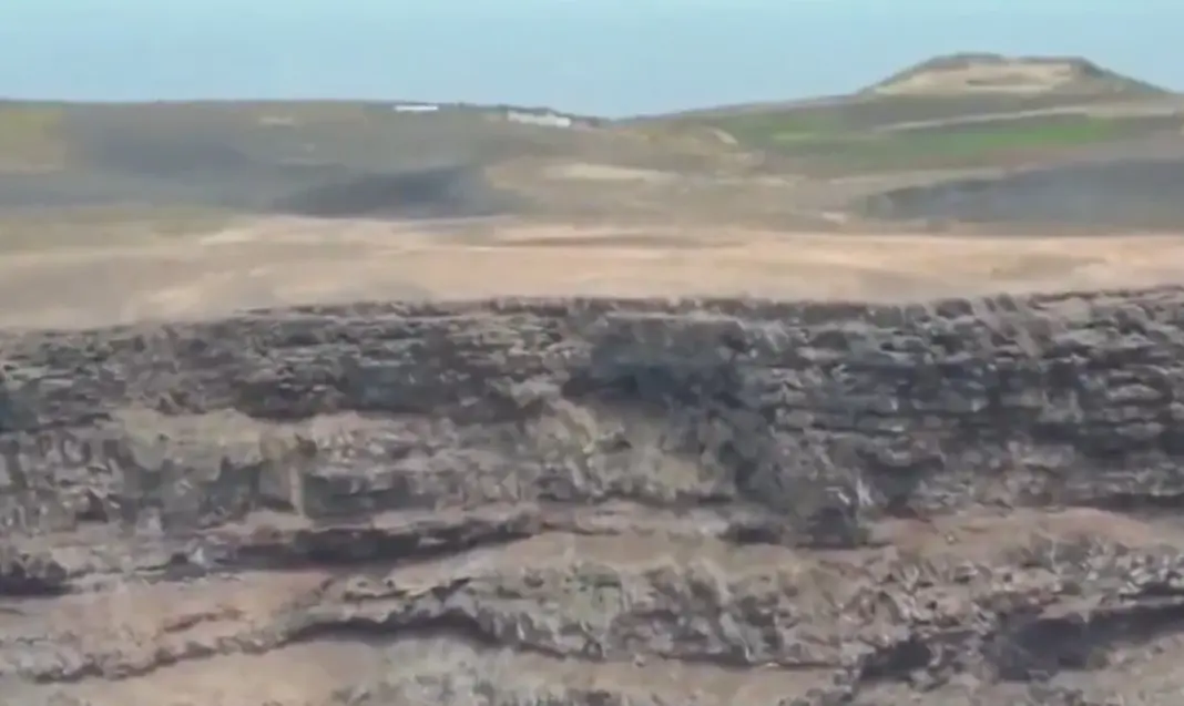 El Cabildo de Lanzarote cierra el camino de Los Caleteros tras un desprendimiento en el risco de Famara