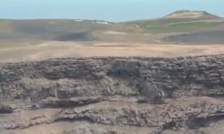 El Cabildo de Lanzarote cierra el camino de Los Caleteros tras un desprendimiento en el risco de Famara