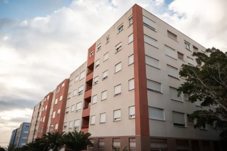 El ICAVI adjudica la rehabilitación de 92 viviendas en Añaza