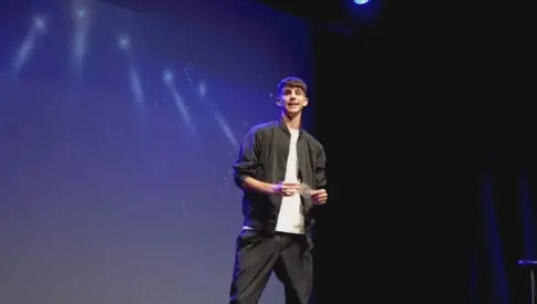 Raúl Magic, un joven de 22 años que cambia las reglas del ilusionismo