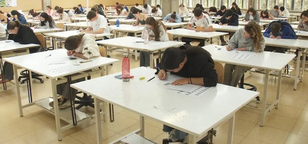 Más de 10.000 estudiantes canarios se preparan para una PAU blindada ante la inteligencia artificial