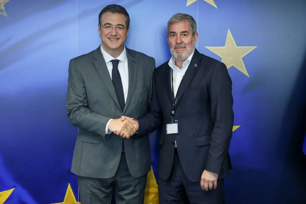 Clavijo logra el apoyo de Bruselas para mantener la exención de las tasas de emisiones en Canarias