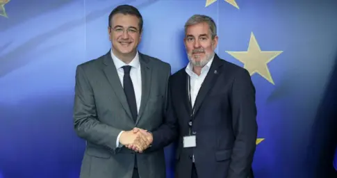 Clavijo logra el apoyo de Bruselas para mantener la exención de las tasas de emisiones en Canarias