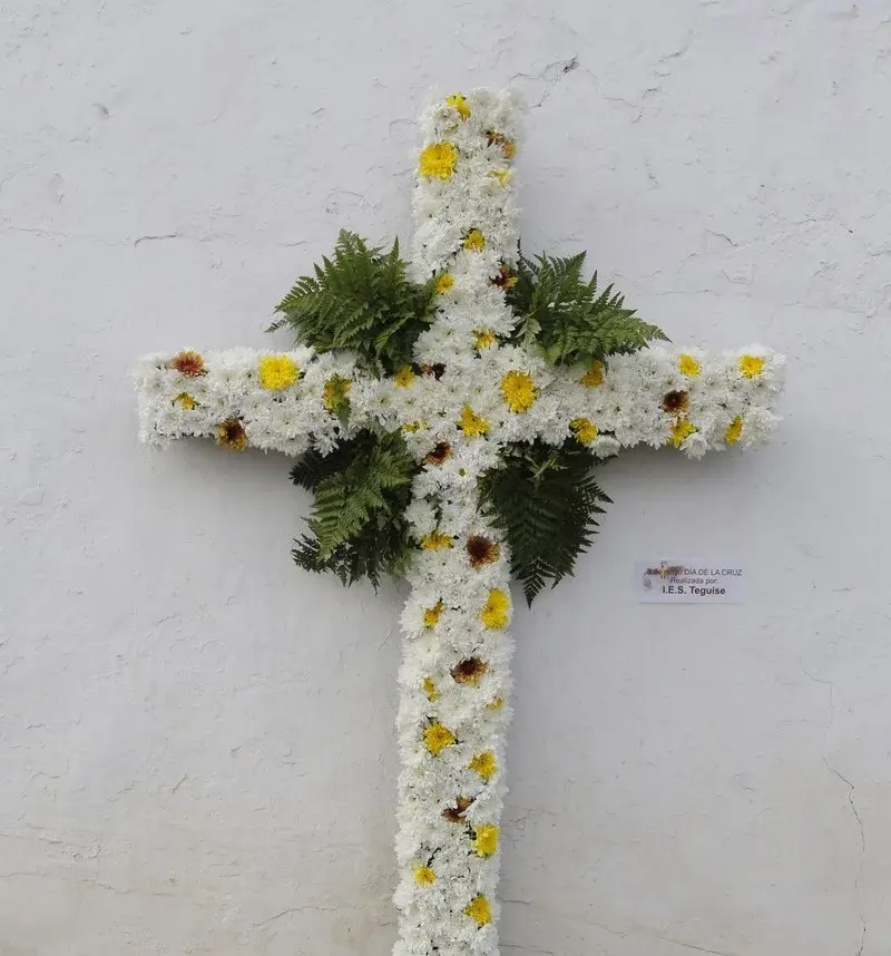 Cruz elaborada en Teguise, Lanzarote, por el Día de la Cruz