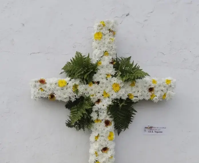 Cruz elaborada en Teguise, Lanzarote, por el Día de la Cruz