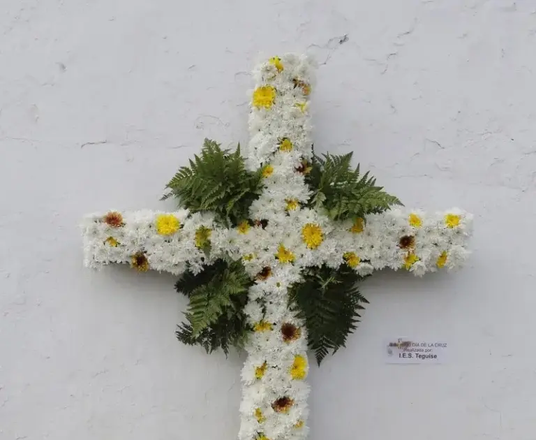 Cruces, flores y ‘piques’ para celebrar el 3 de mayo en Canarias