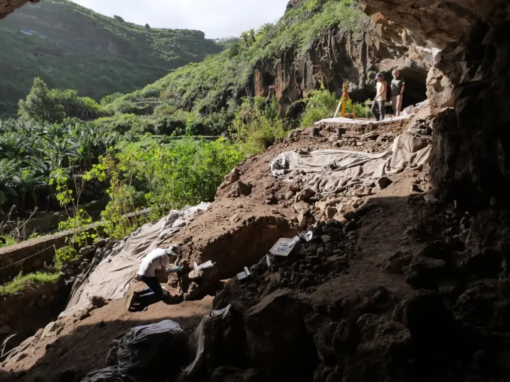 Un equipo de la ULPGC se adentra en la Cueva de El Tendal y las de San Juan, en La Palma