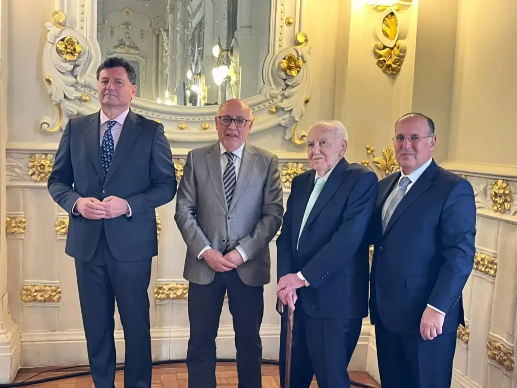 Antonio Morales asiste al 135 aniversario del Hospital de San José