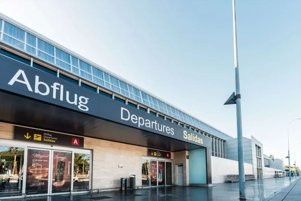Aena destina más de 7 millones a insonorizar 802 viviendas en el entorno del Aeropuerto Tenerife Sur
