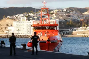 Las llegadas de migrantes a Canarias caen un 78% este año