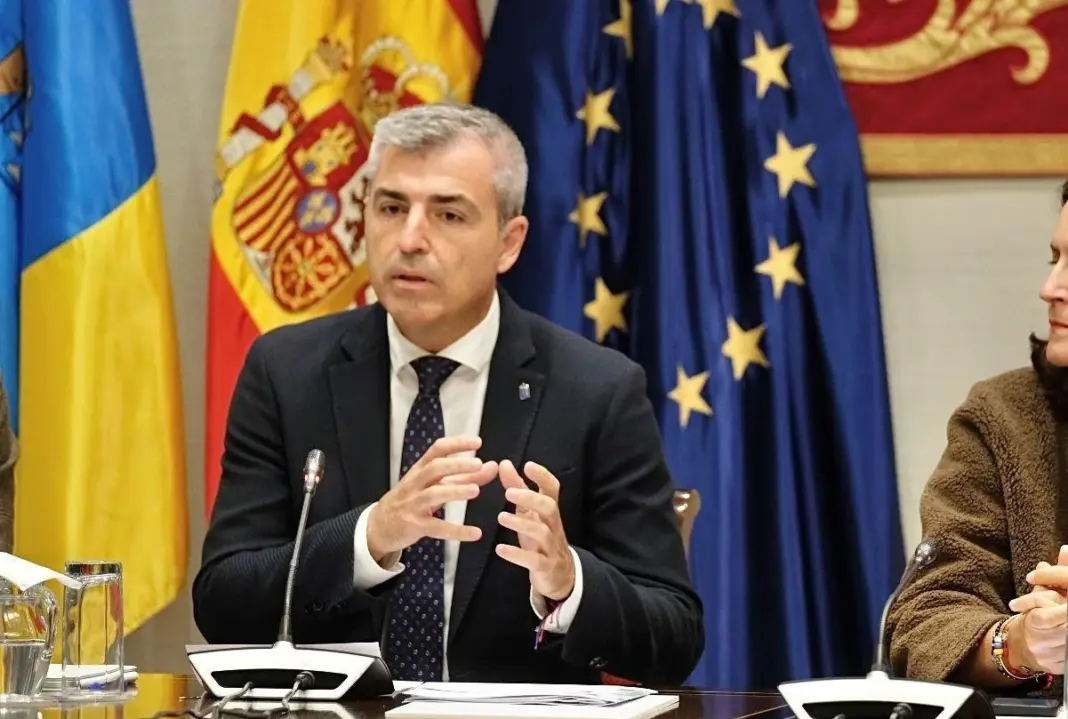 - El vicepresidente del Gobierno de Canarias, Manuel Domínguez, en comisión parlamentaria