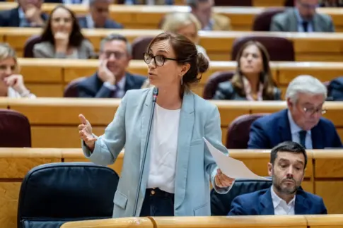 Mónica García defiende la gestión del MV Hondius y acusa a la oposición de “boicotear” la operación